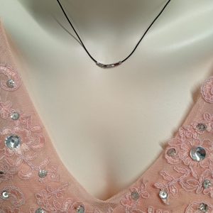 Colier handmade pe jnur cu hematit și accesorii din argint cu prelungire